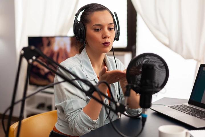 Dynamic Mic vs Condenser Mic: Choosing the Best Microphone for Home Studio Recording